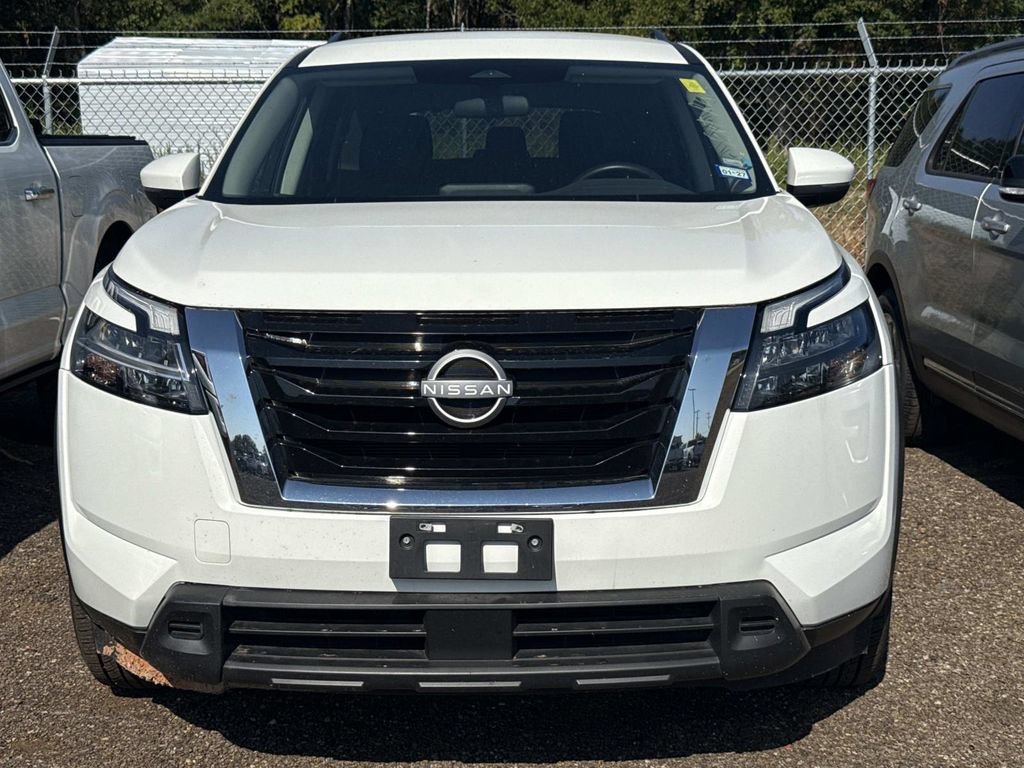 Used 2025 Nissan Pathfinder SV FWD image 2