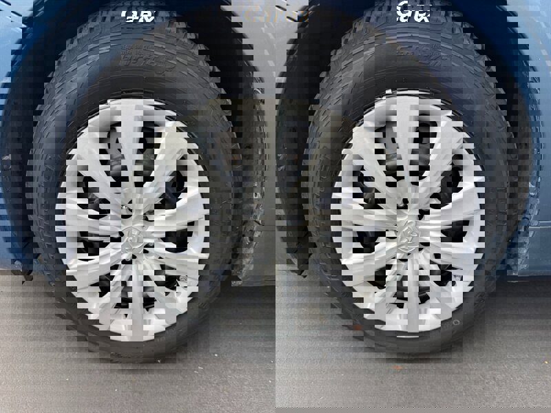 Used 2013 Toyota Corolla LE image 29