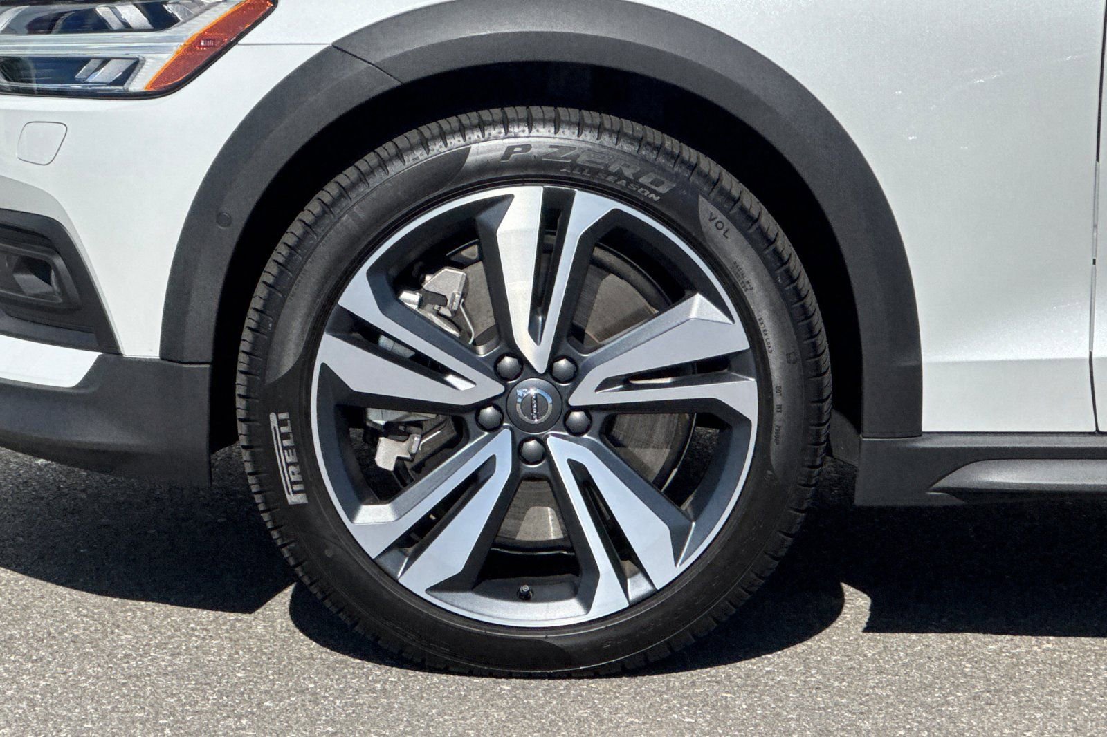 Certified 2026 Volvo V60 B5 Cross Country Plus w/ Climate Package image 33