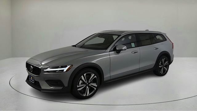Certified 2026 Volvo V60 B5 Cross Country Plus w/ Climate Package AWD/4WD image 8