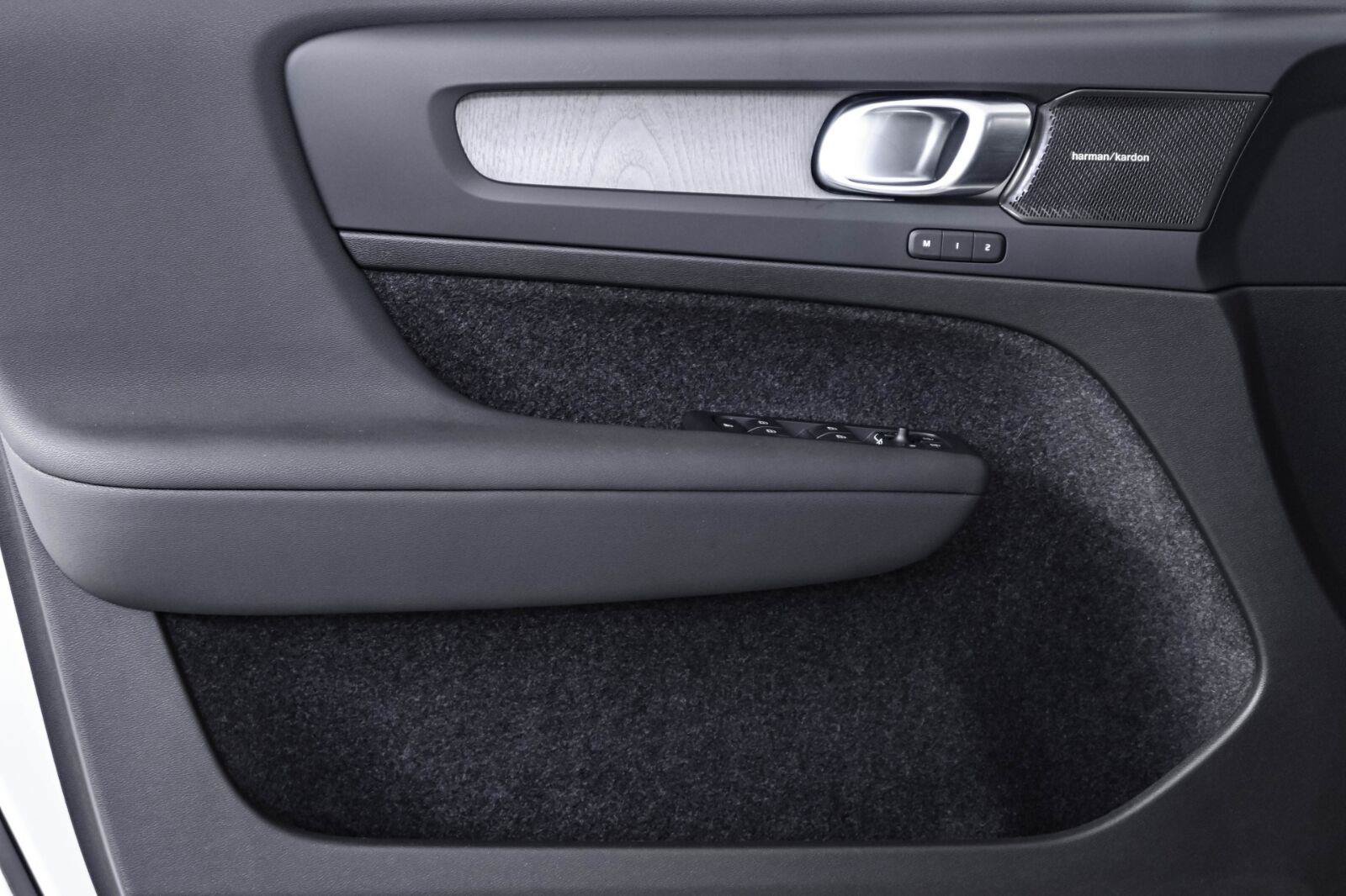 Certified 2023 Volvo XC40 B5 Plus w/ Climate Package AWD/4WD image 6