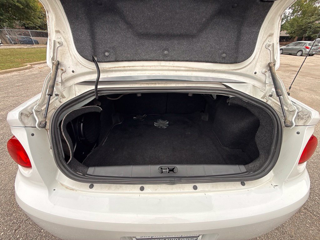 Used 2005 Chevrolet Cobalt LS w/ Preferred Equipment Group FWD image 28