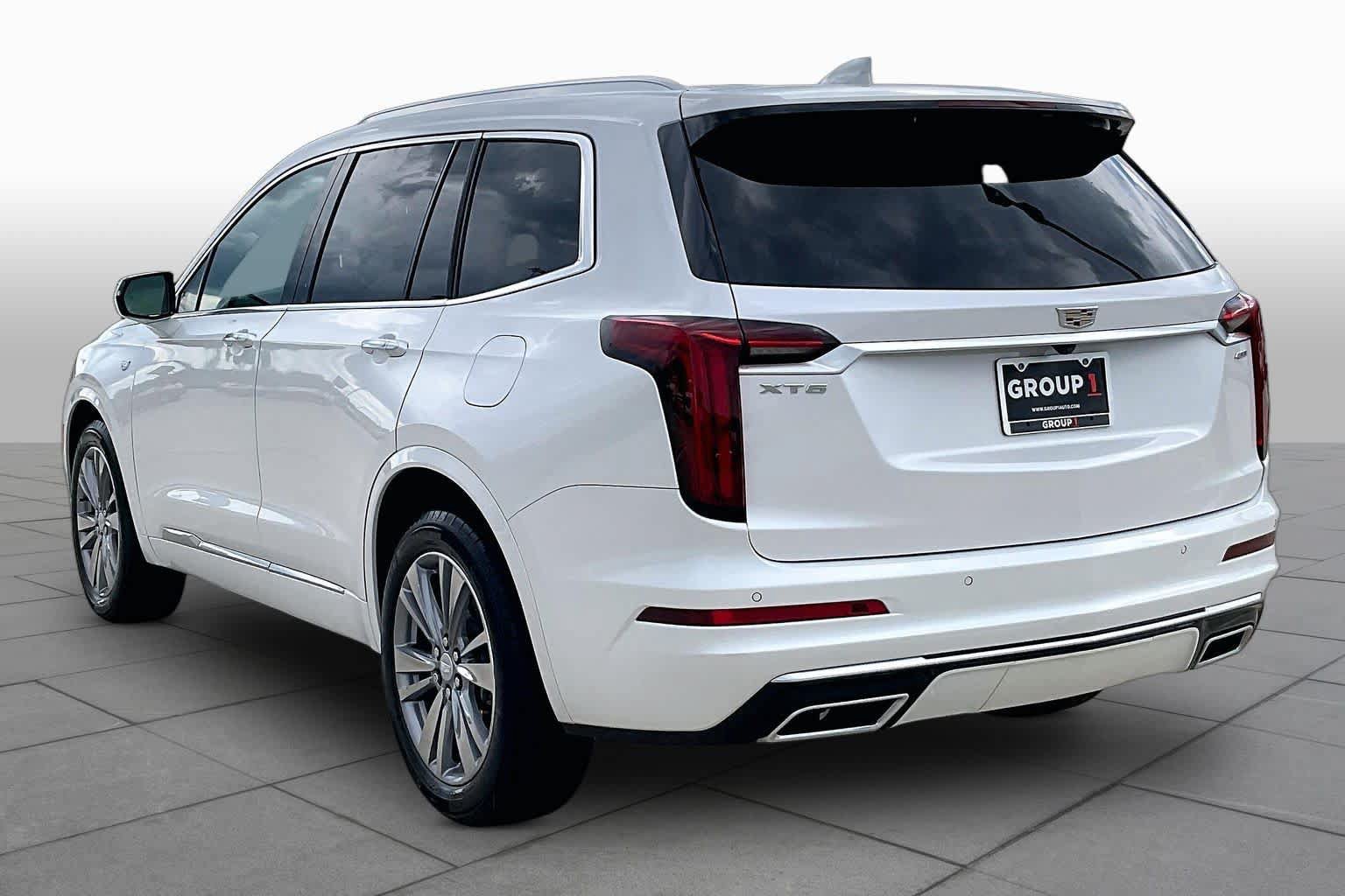 Certified 2025 Cadillac XT6 Premium Luxury FWD image 12