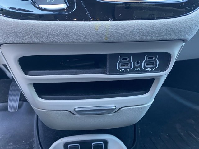 Used 2021 Chrysler Pacifica Touring-L w/ Premium & Safety Sphere Group image 21