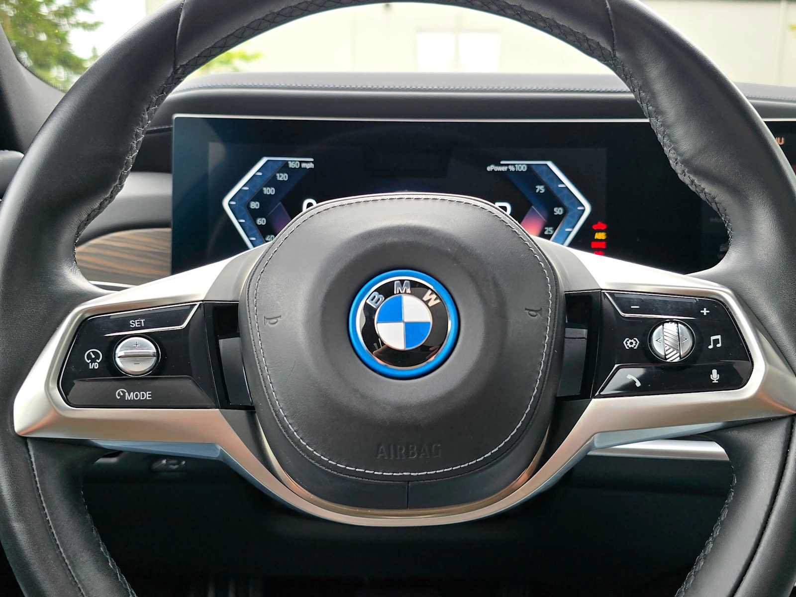 Used 2023 BMW i7 xDrive60 AWD/4WD image 25