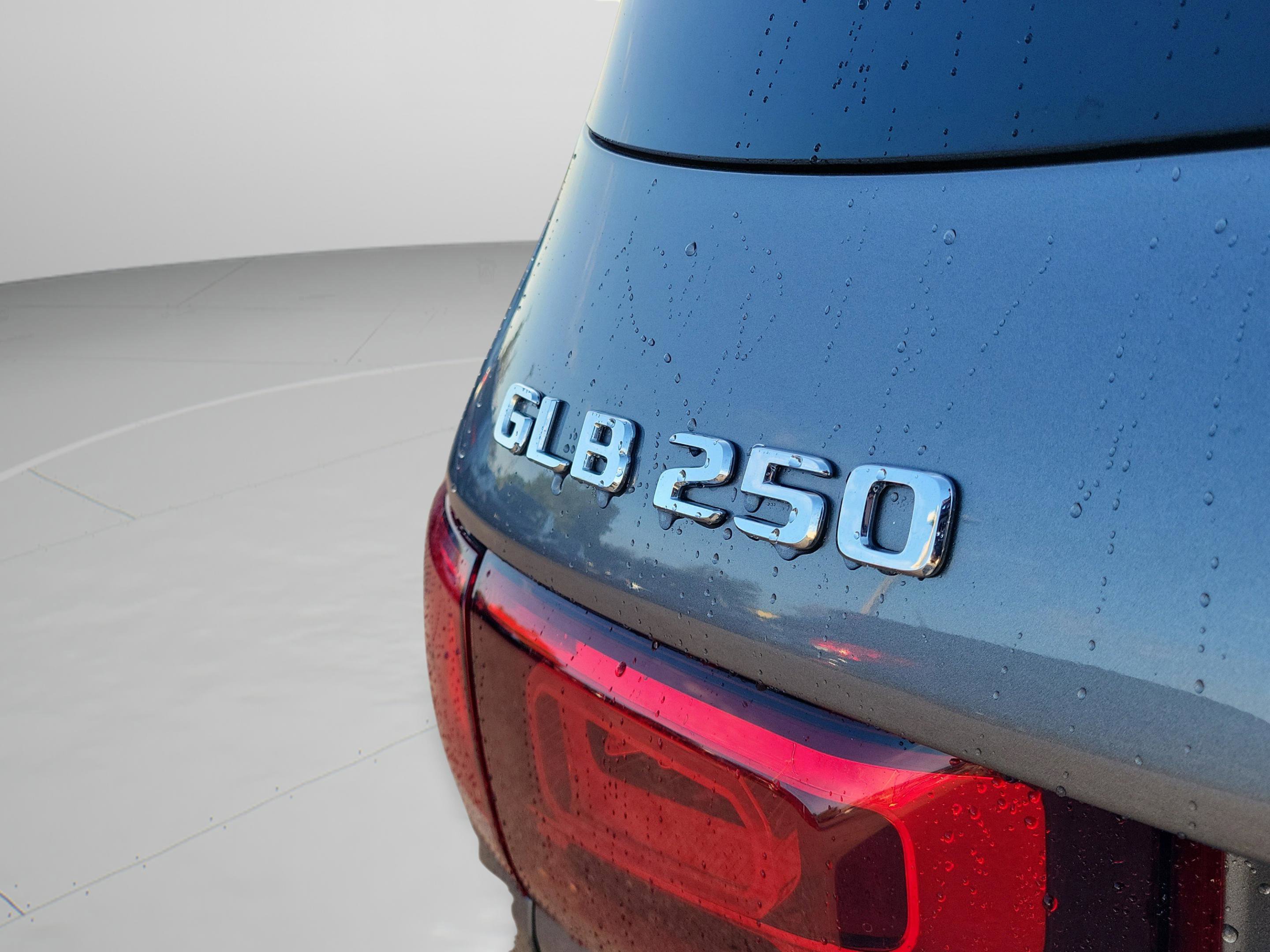 Used 2021 Mercedes-Benz GLB 250 image 8