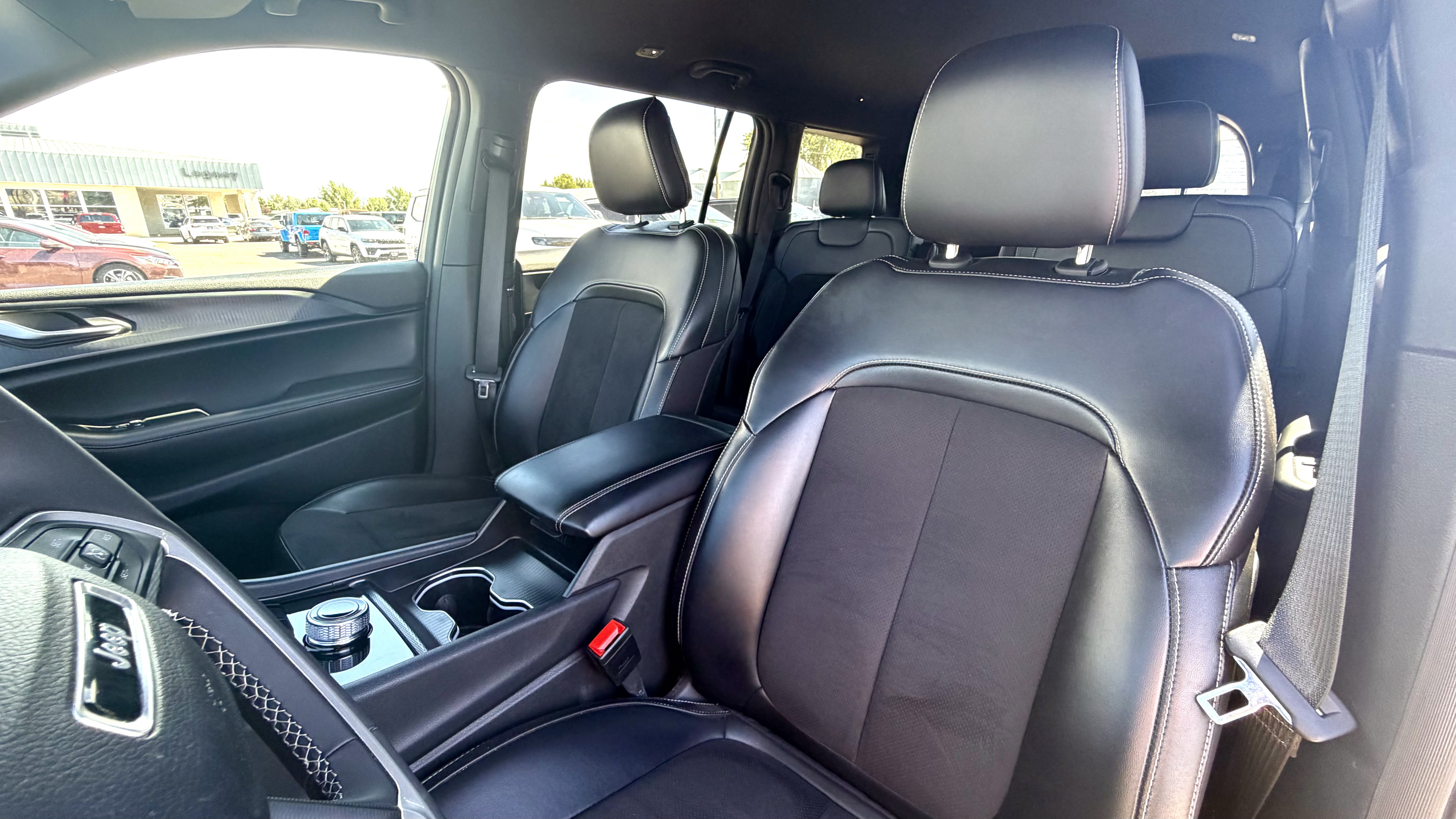Used 2024 Jeep Grand Cherokee L Laredo AWD/4WD image 22