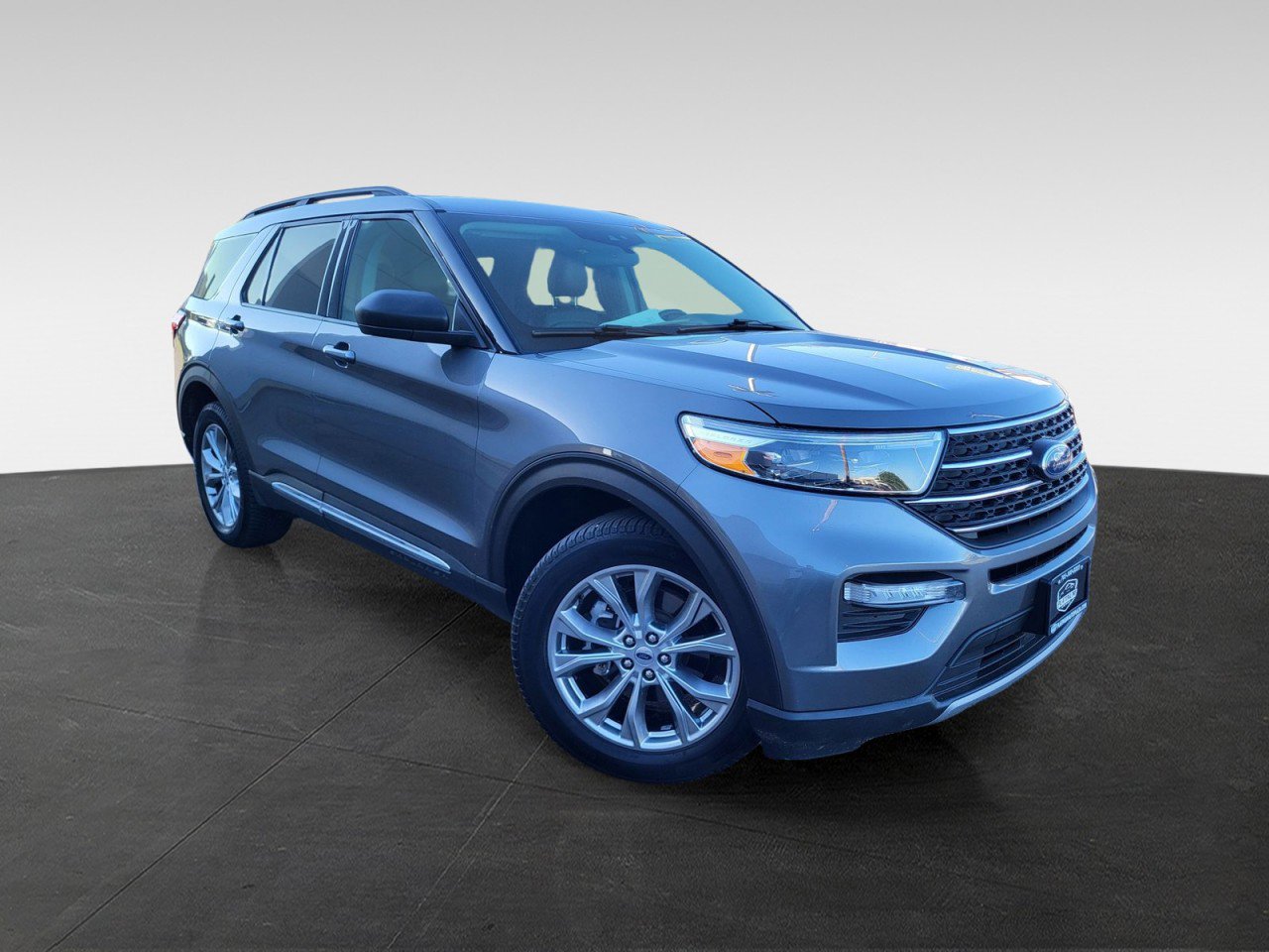 Used 2021 Ford Explorer XLT w/ Equipment Group 202A image 3