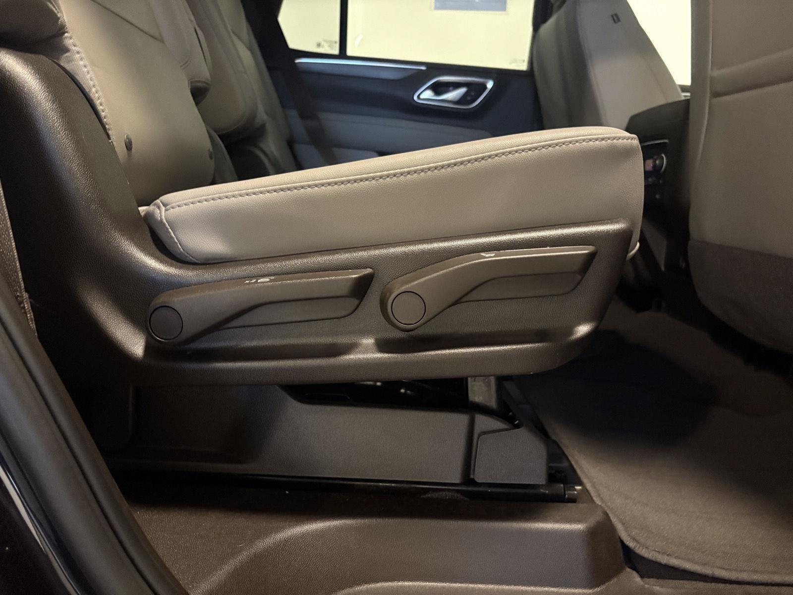 Used 2024 Chevrolet Tahoe LT w/ LT Signature Package AWD/4WD image 46