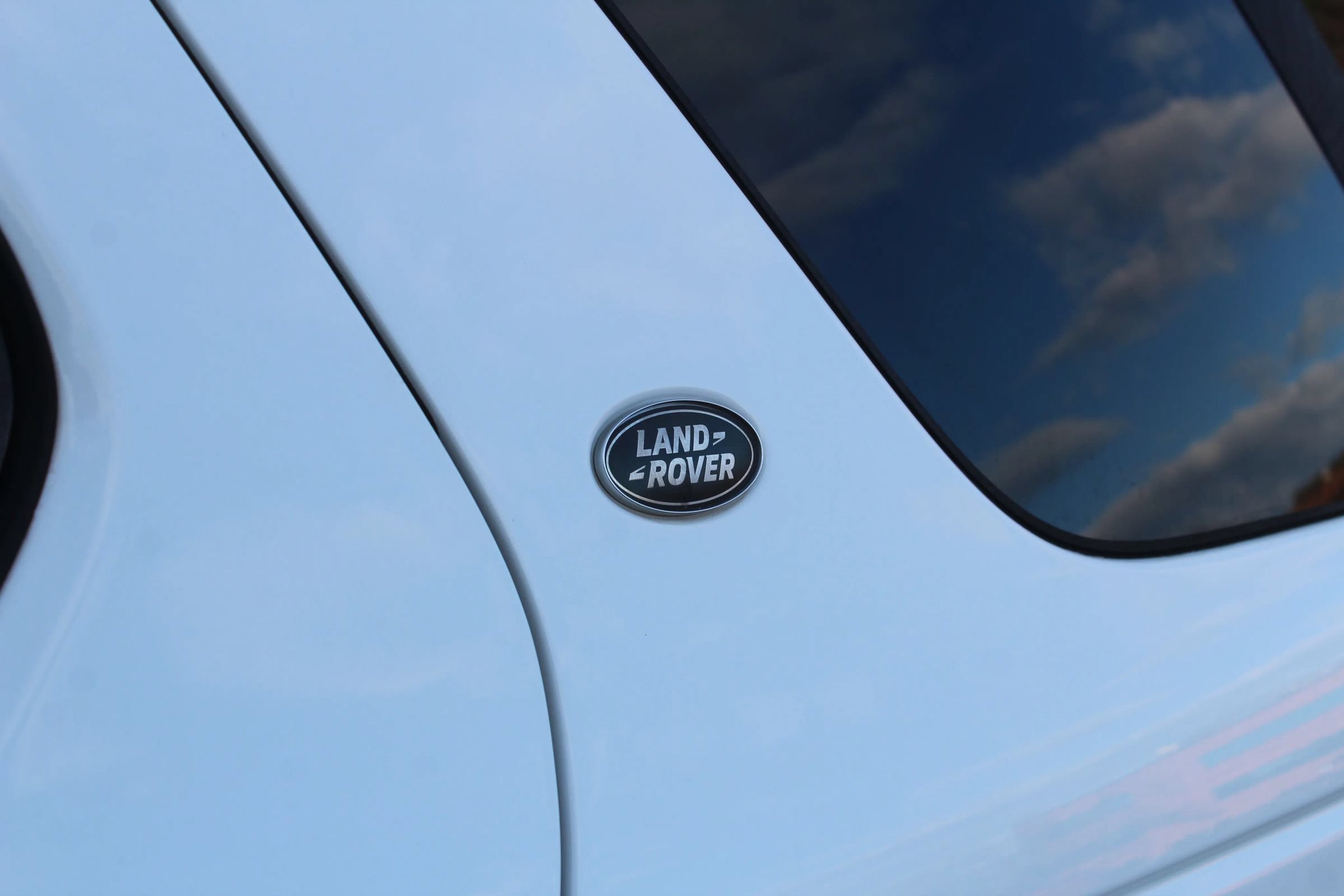 Used 2017 Land Rover Discovery Sport SE AWD/4WD image 31