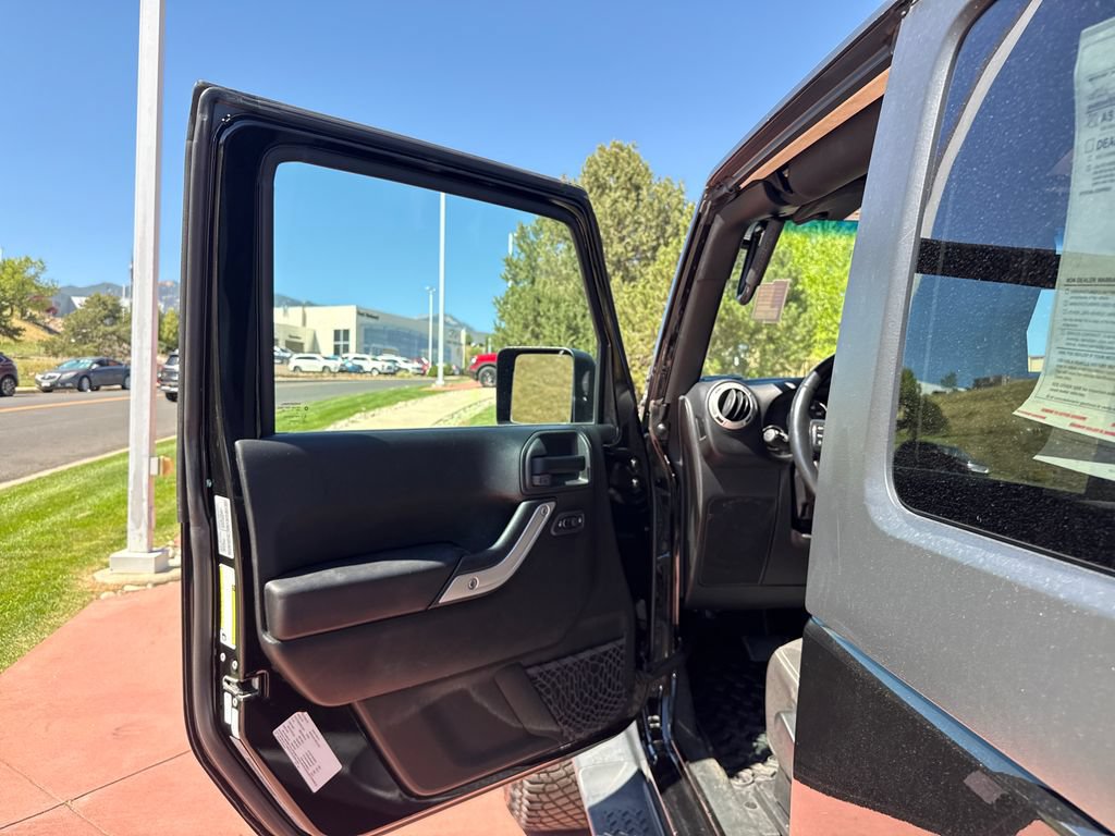 Used 2017 Jeep Wrangler Sahara AWD/4WD image 12