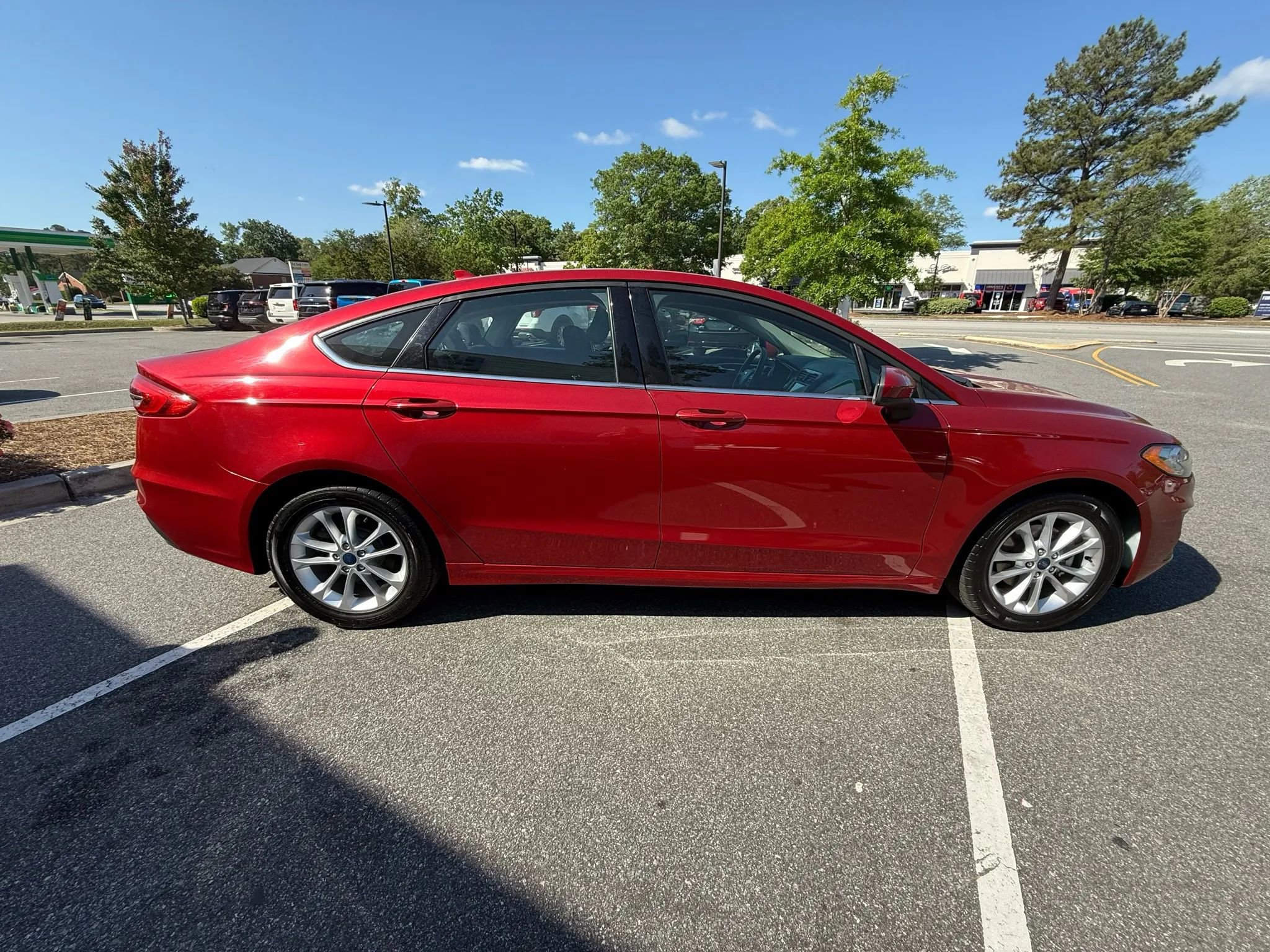 Used 2020 Ford Fusion SE image 5