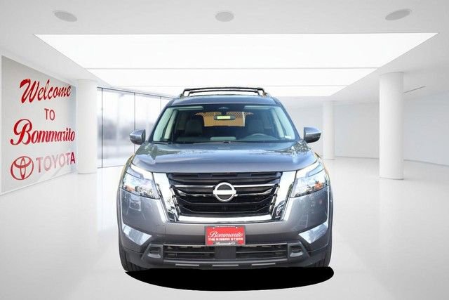 Certified 2025 Nissan Pathfinder SV w/ SV Premium Package FWD image 4