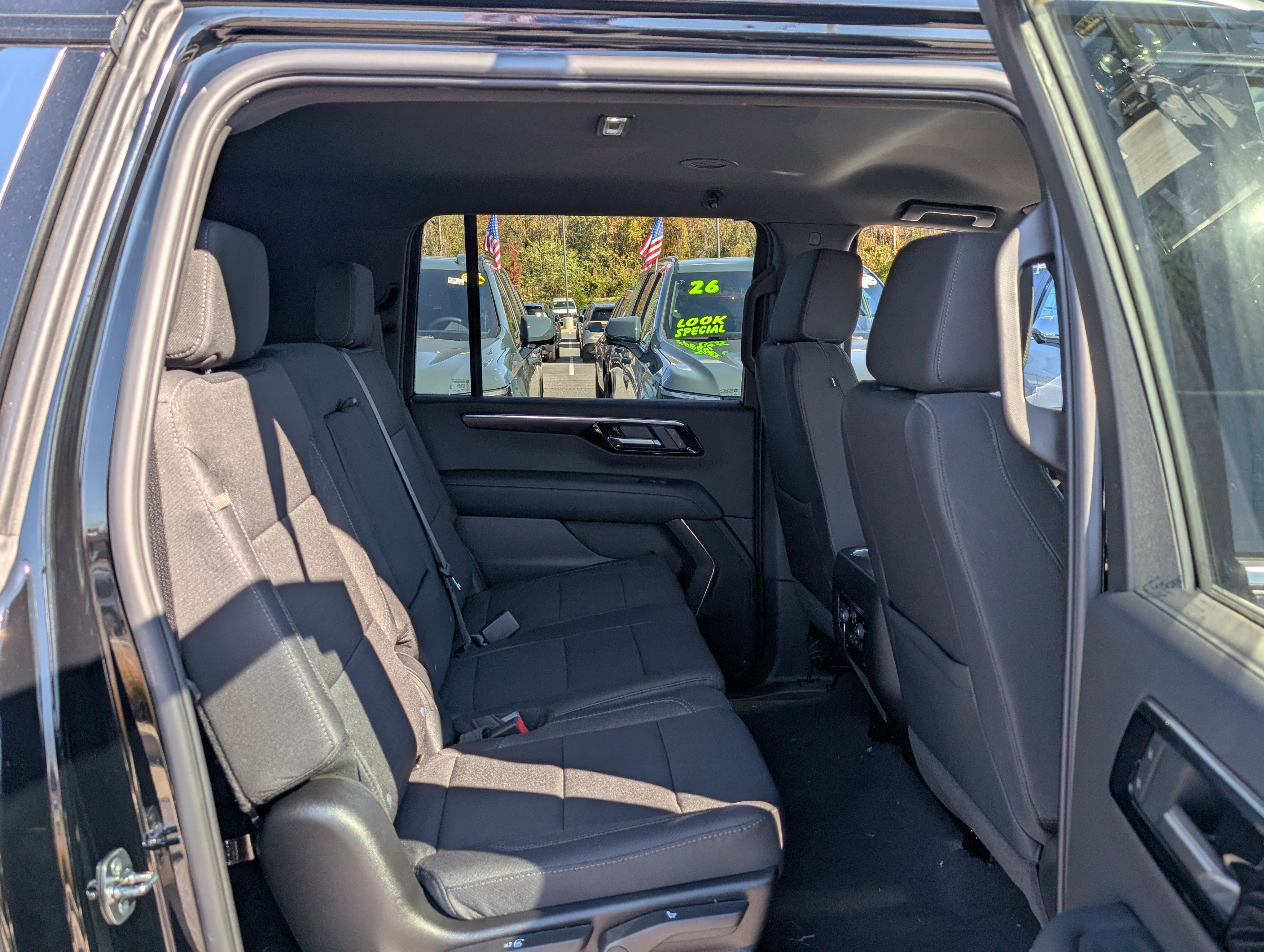 New 2026 Chevrolet Suburban LS image 7