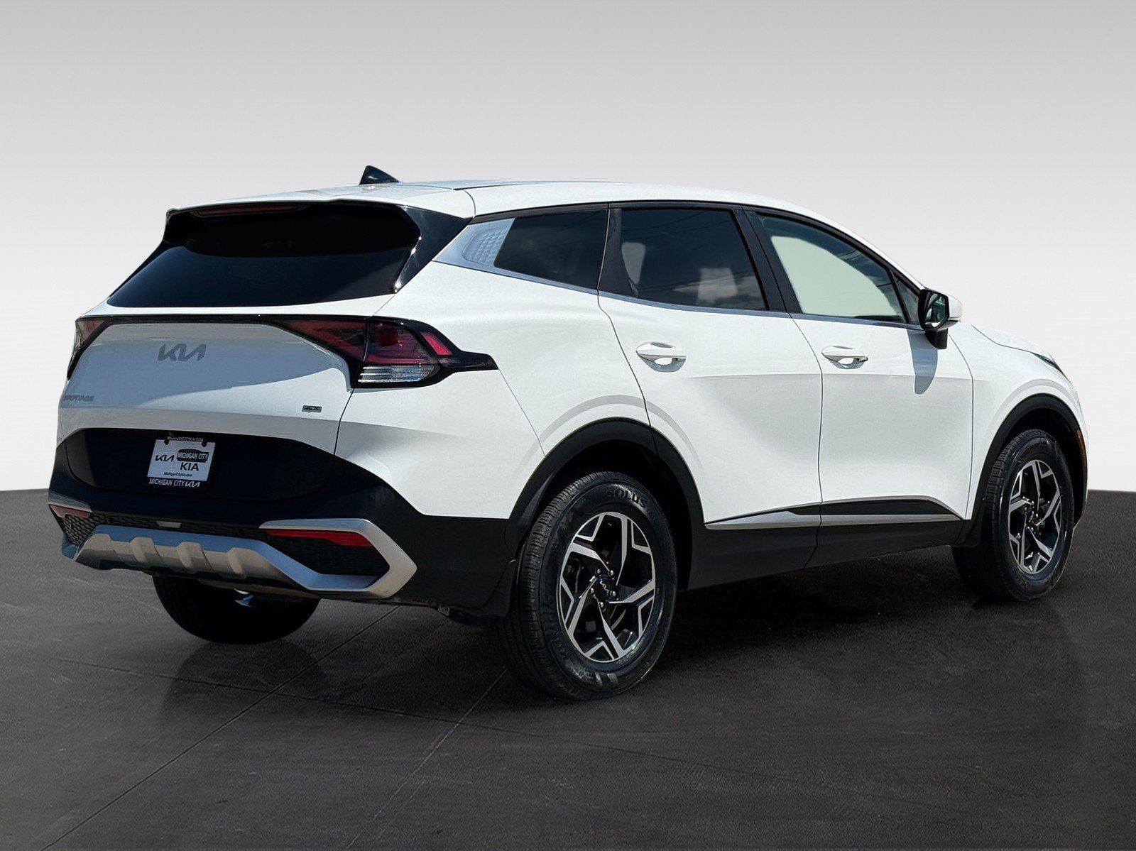 Used 2023 Kia Sportage LX AWD/4WD image 5