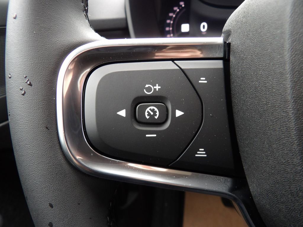 New 2026 Volvo XC40 B5 Plus w/ Protection Package Premier AWD/4WD image 15