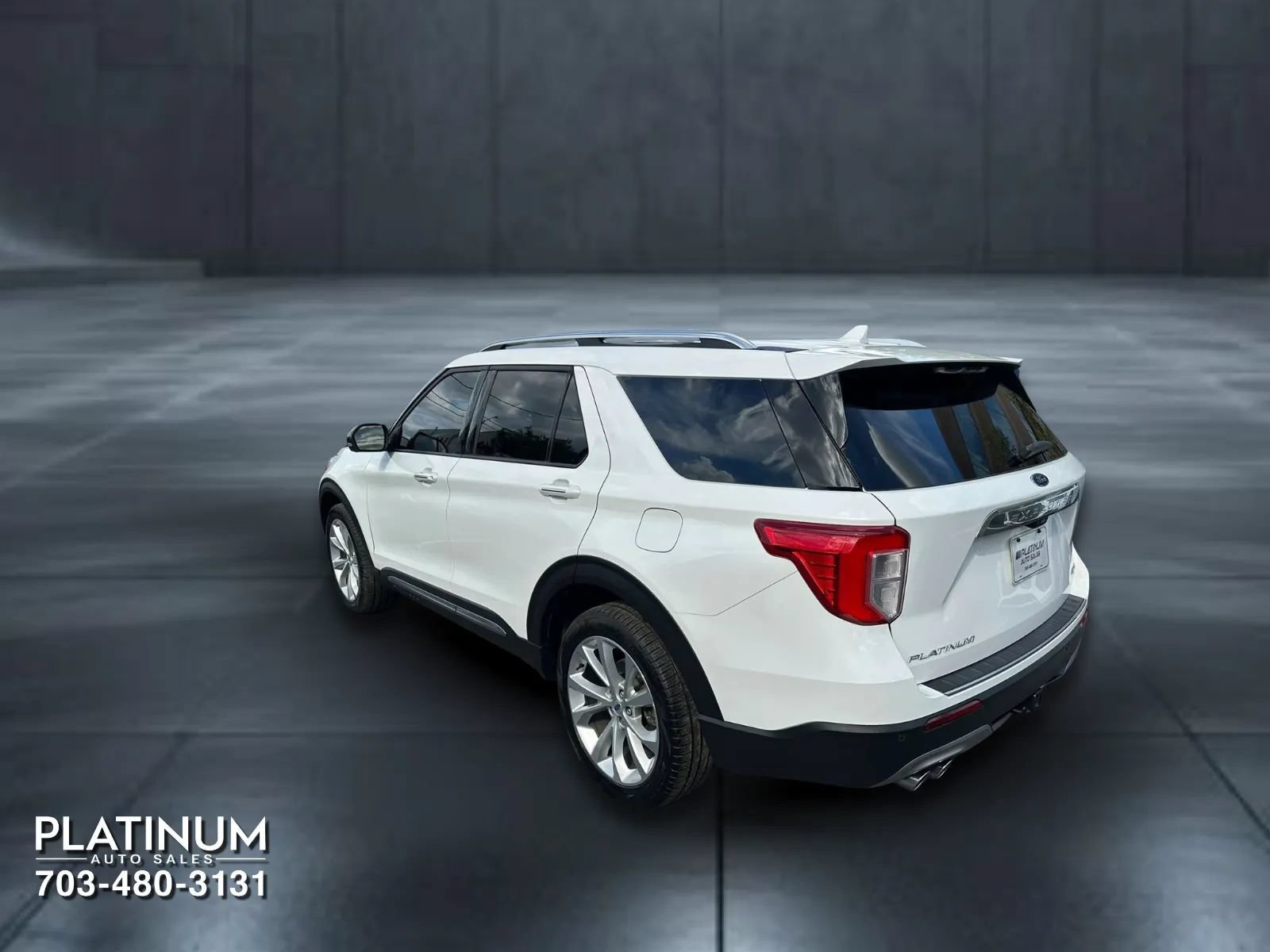 Used 2023 Ford Explorer Platinum w/ Technology Package AWD/4WD image 8