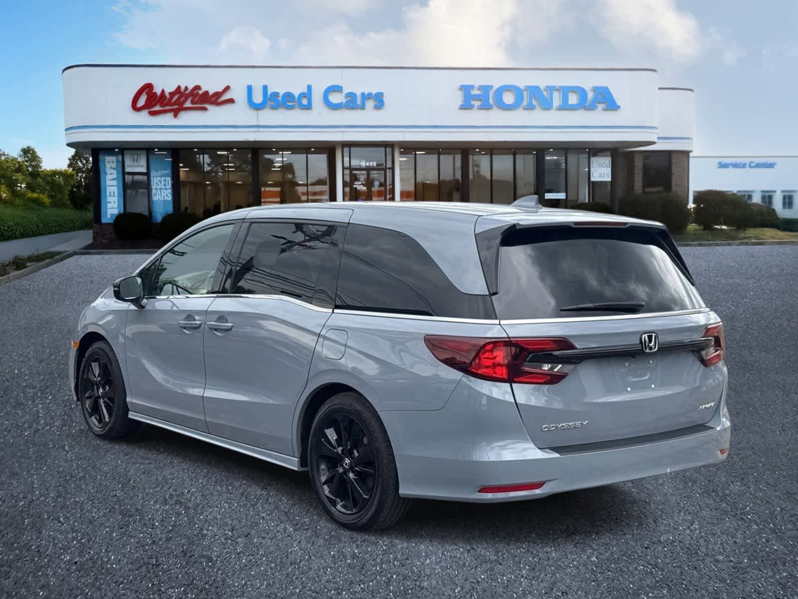 Used 2024 Honda Odyssey Sport image 3