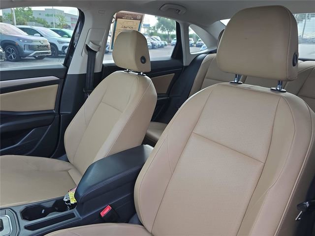 Used 2019 Volkswagen Jetta SE w/ Cold Weather Package FWD image 13