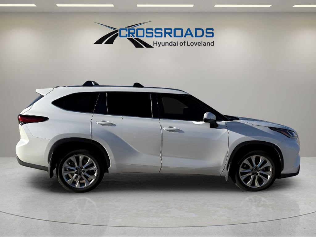 Used 2020 Toyota Highlander Limited image 3