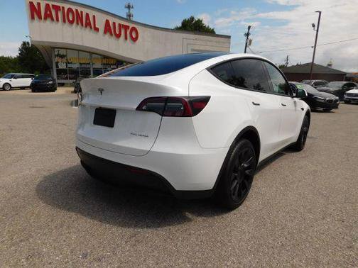 Used 2023 Tesla Model Y Long Range AWD/4WD image 5