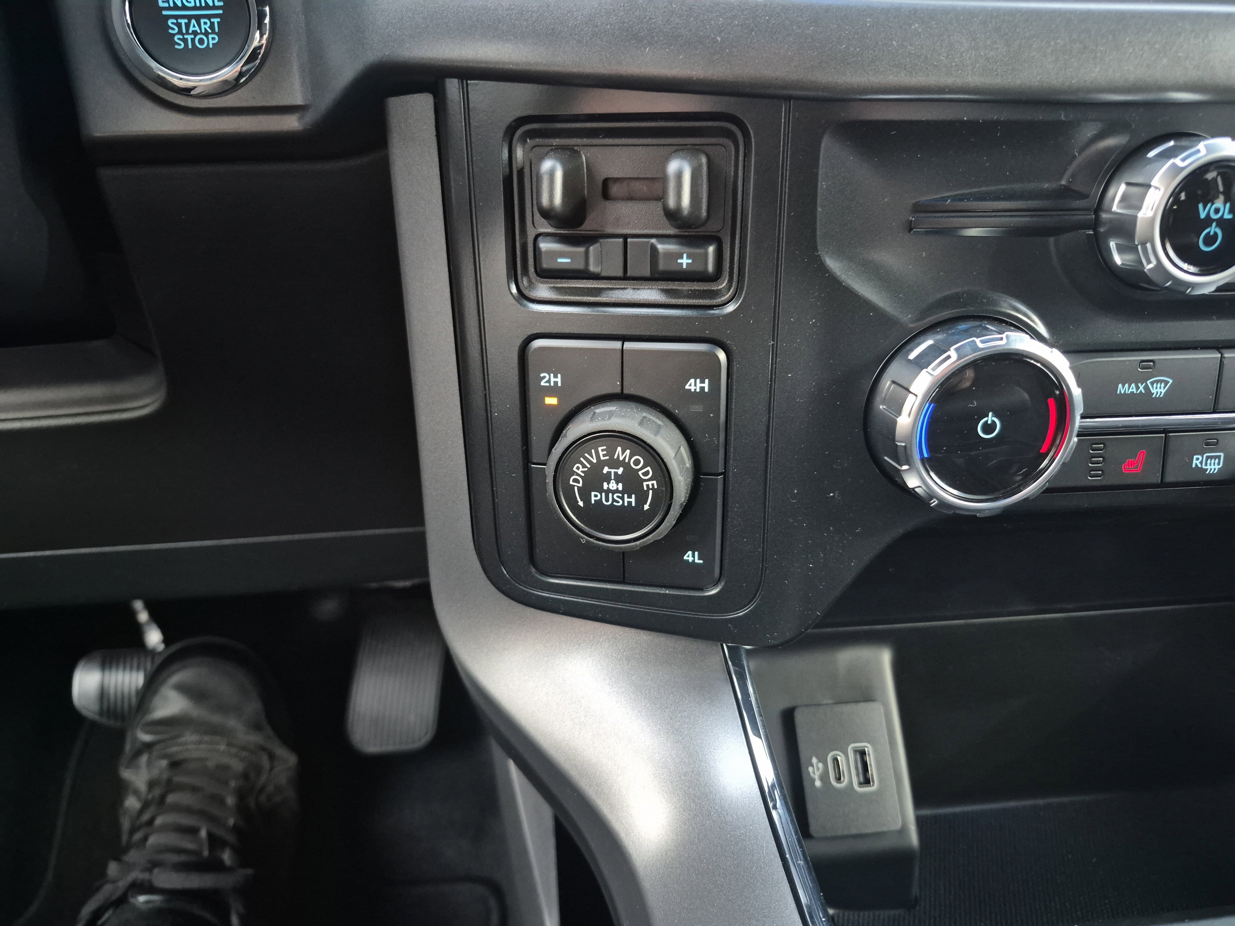 New 2026 Ford F150 XLT w/ Equipment Group 302A MID image 35