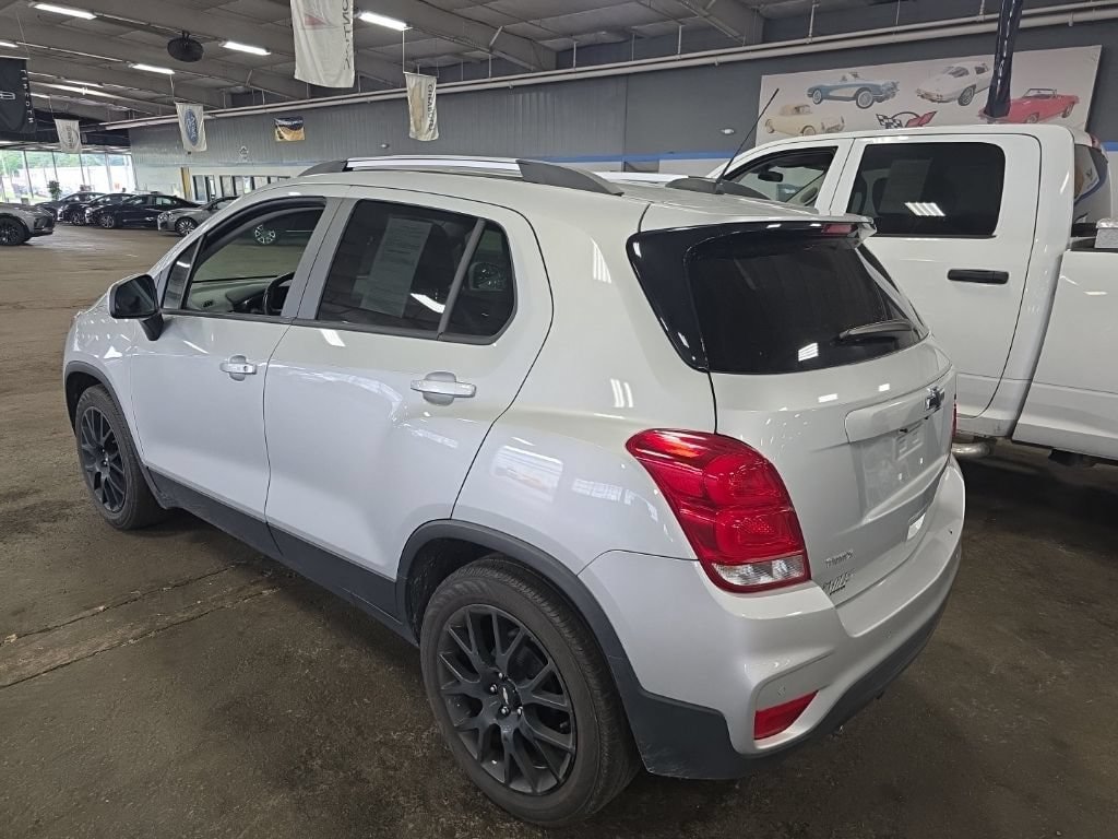 Certified 2022 Chevrolet Trax LT w/ Driver Confidence Package FWD image 3