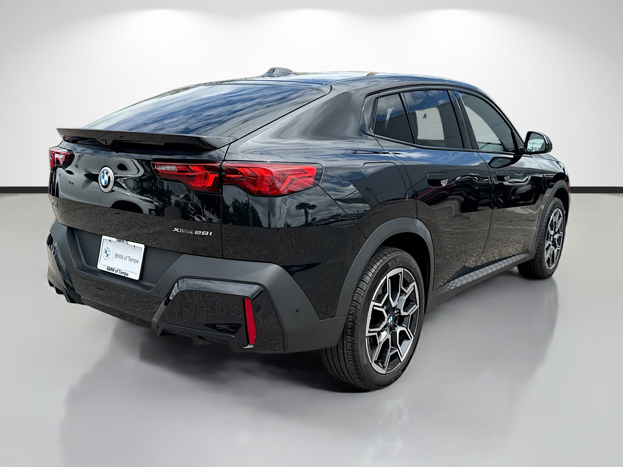 Used 2025 BMW X2 xDrive28i image 3
