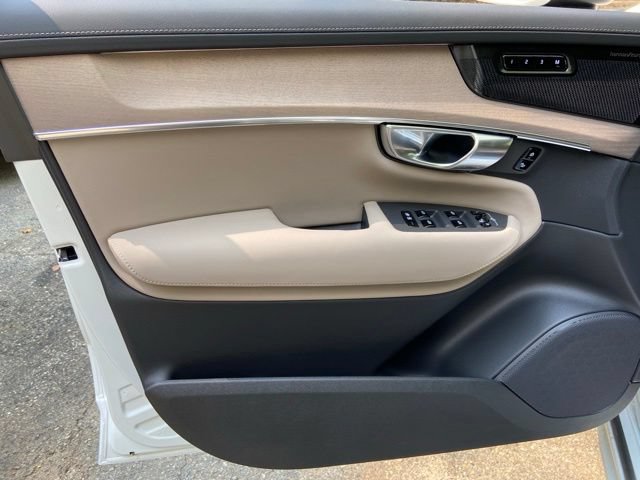 New 2026 Volvo XC90 T8 Plus w/ Protection Package Premier AWD/4WD image 13