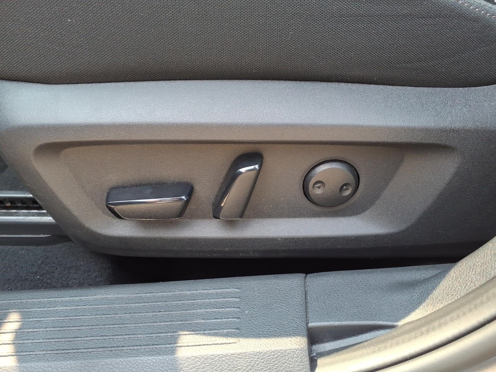 Used 2025 Nissan Rogue SV AWD/4WD image 23