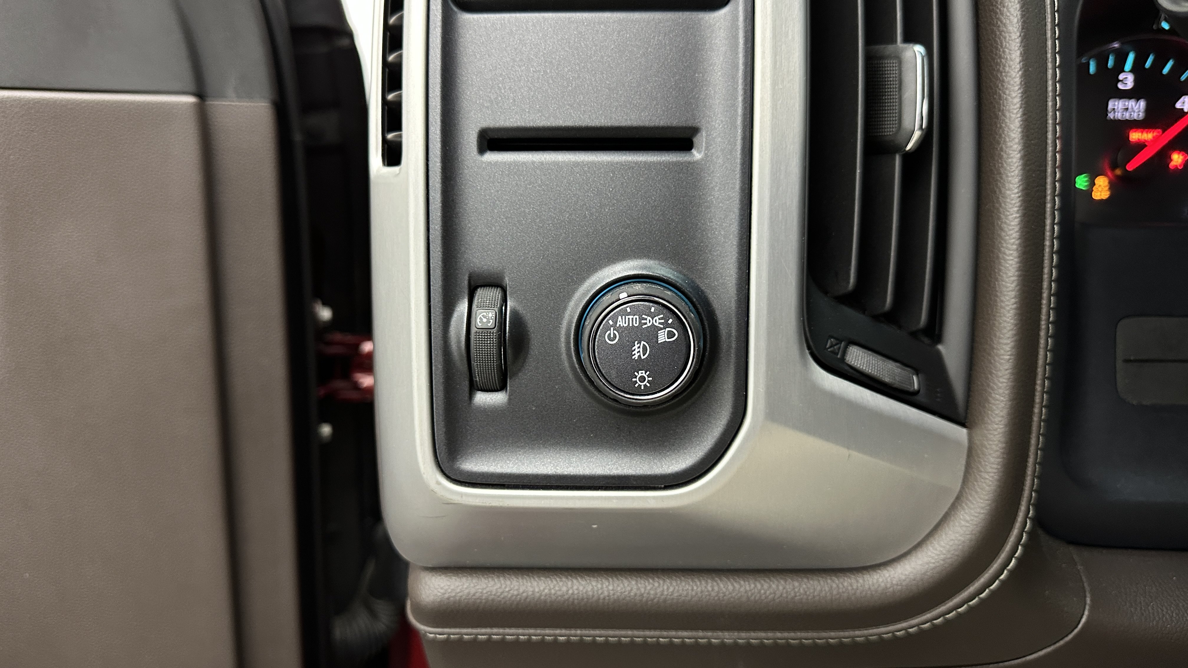 Used 2018 GMC Sierra 1500 SLT w/ SLT Premium Package RWD image 14