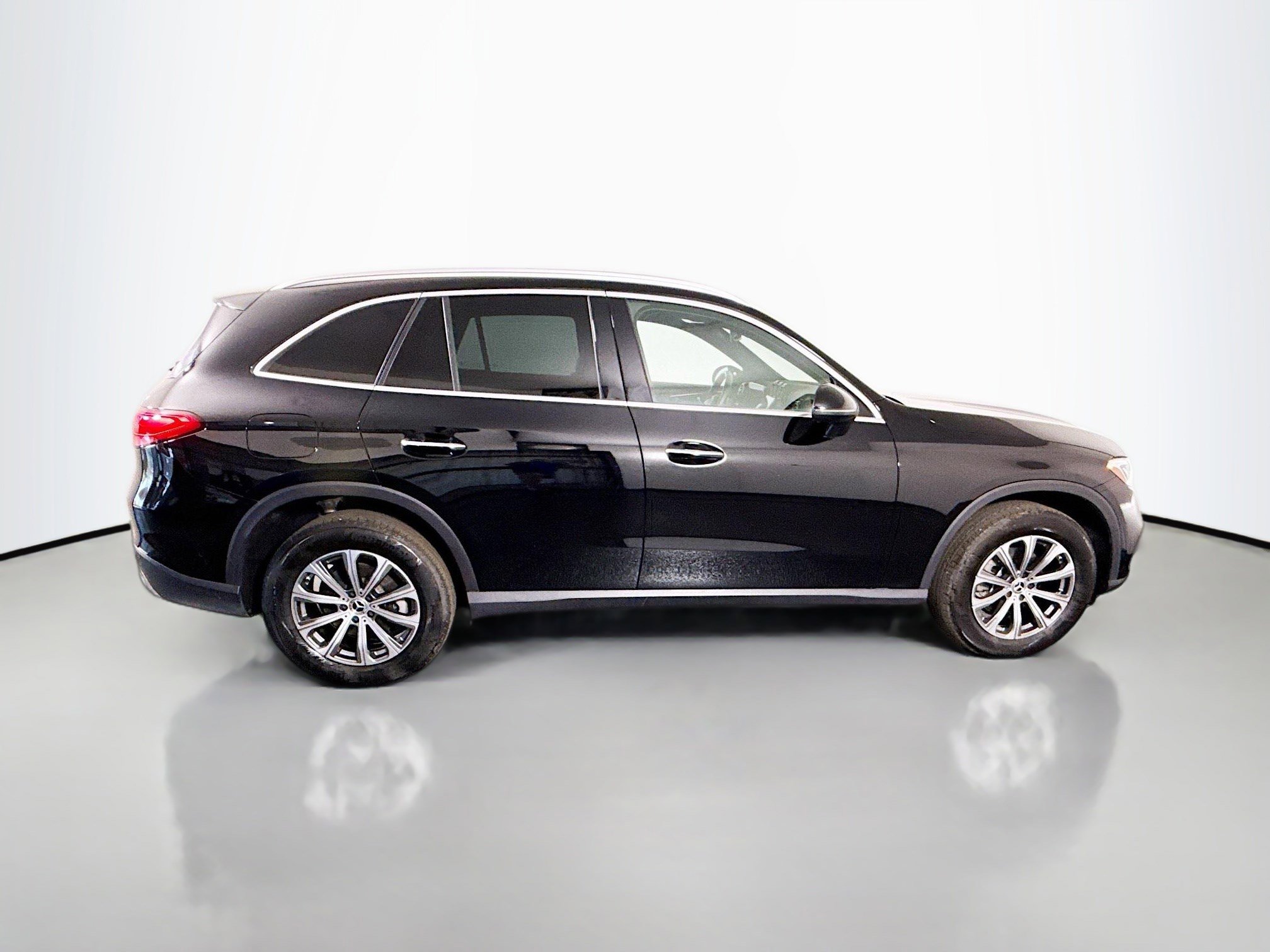 Used 2024 Mercedes-Benz GLC 300 4MATIC image 11