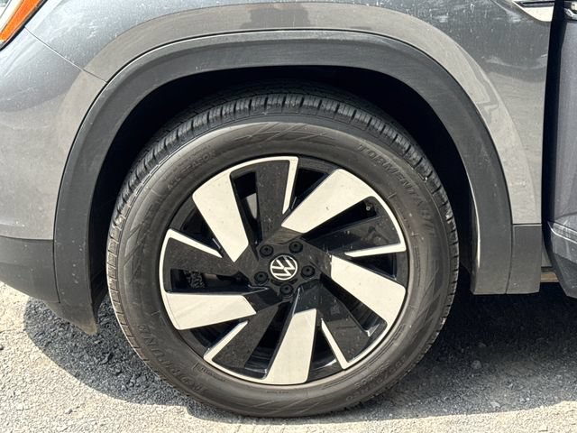 Used 2024 Volkswagen Atlas Cross Sport SE FWD image 23