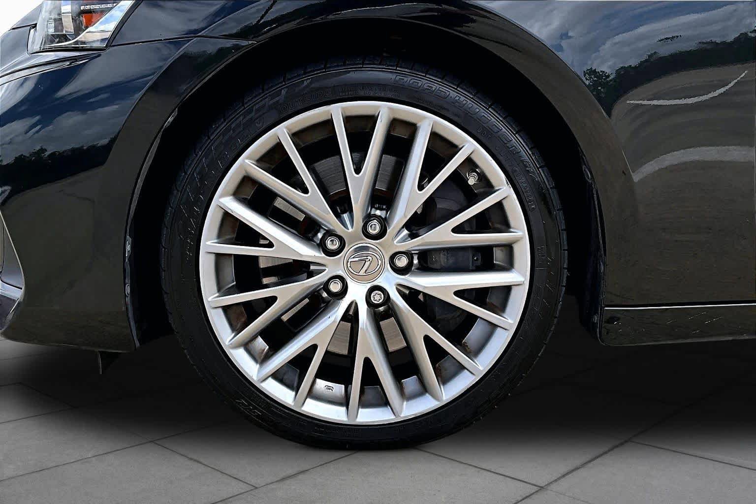 Used 2017 Lexus IS 200t RWD image 11