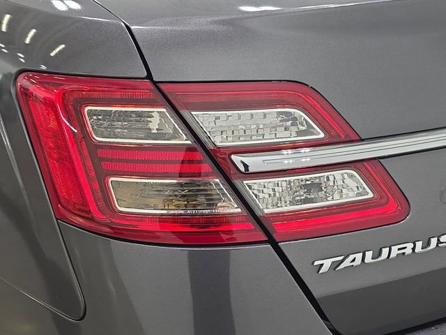 Used 2017 Ford Taurus SE image 30
