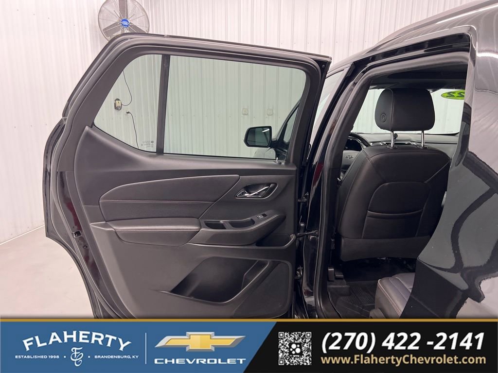 Used 2022 Chevrolet Traverse RS w/ LPO, Floor Liner Package AWD/4WD image 10
