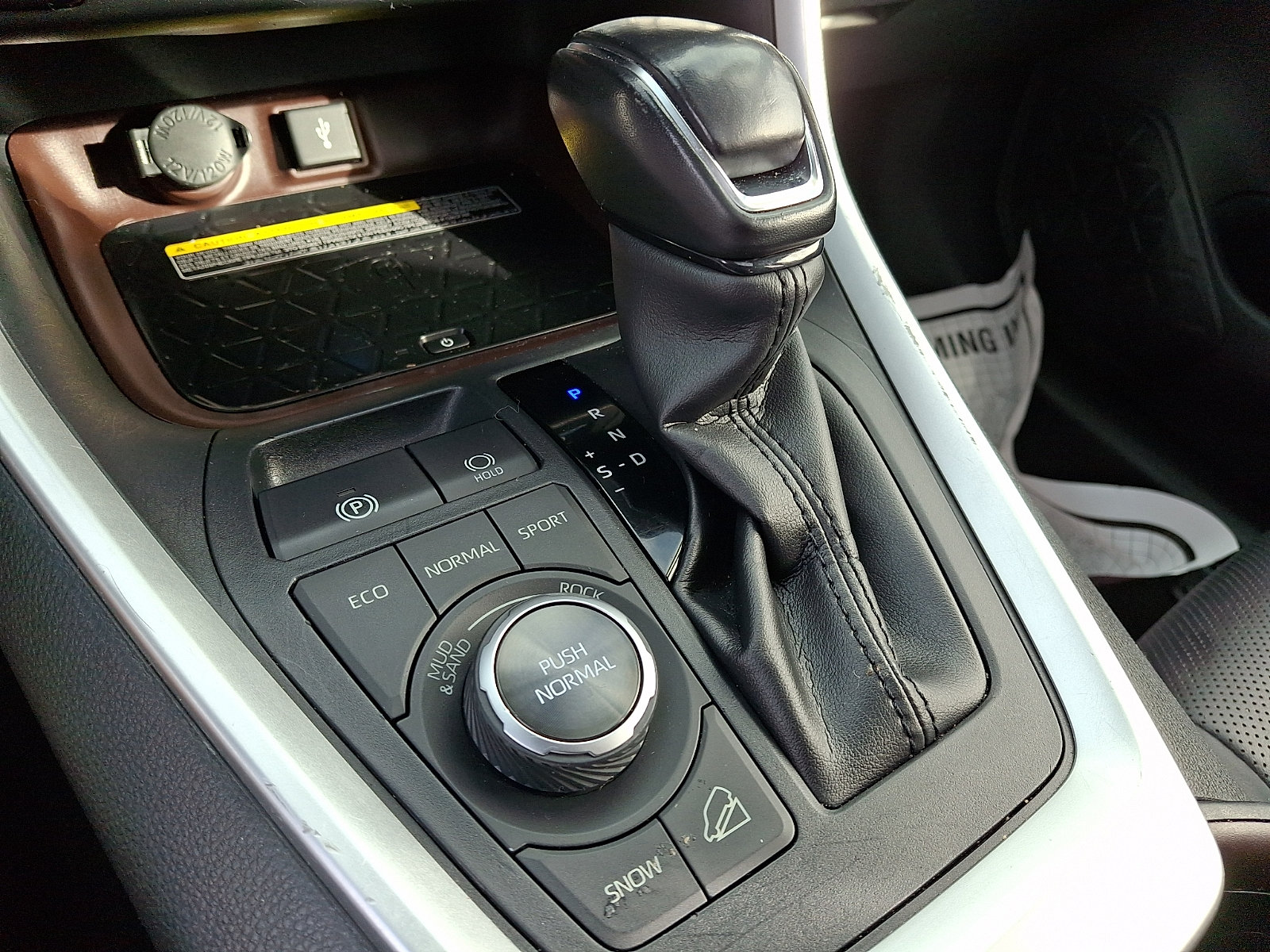 Used 2020 Toyota RAV4 Limited AWD/4WD image 17