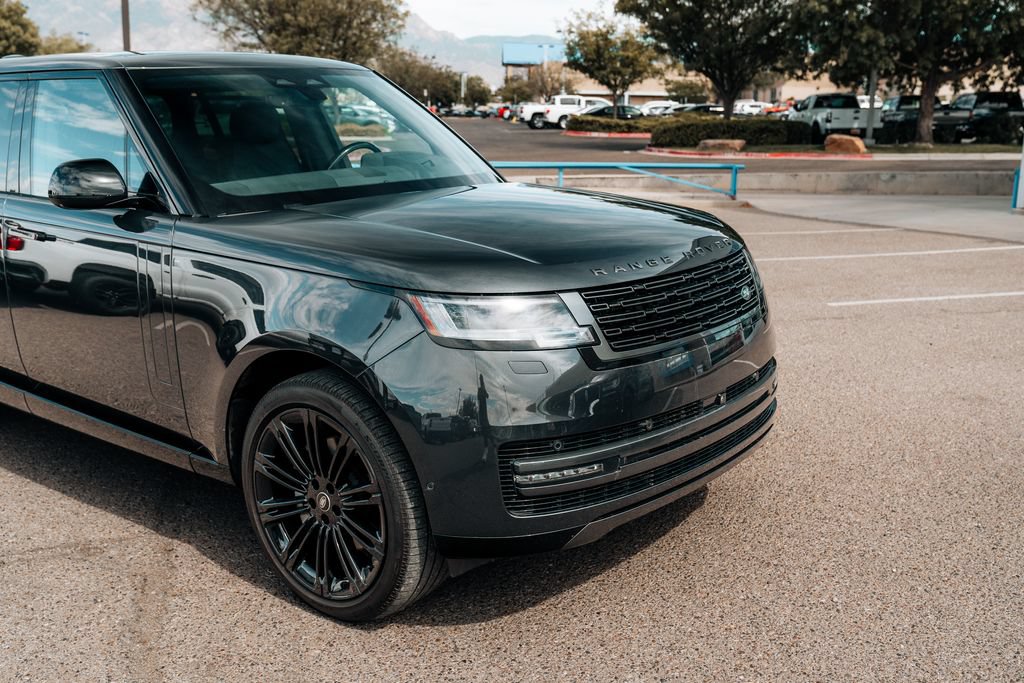 Used 2025 Land Rover Range Rover Long Wheelbase SE AWD/4WD image 9