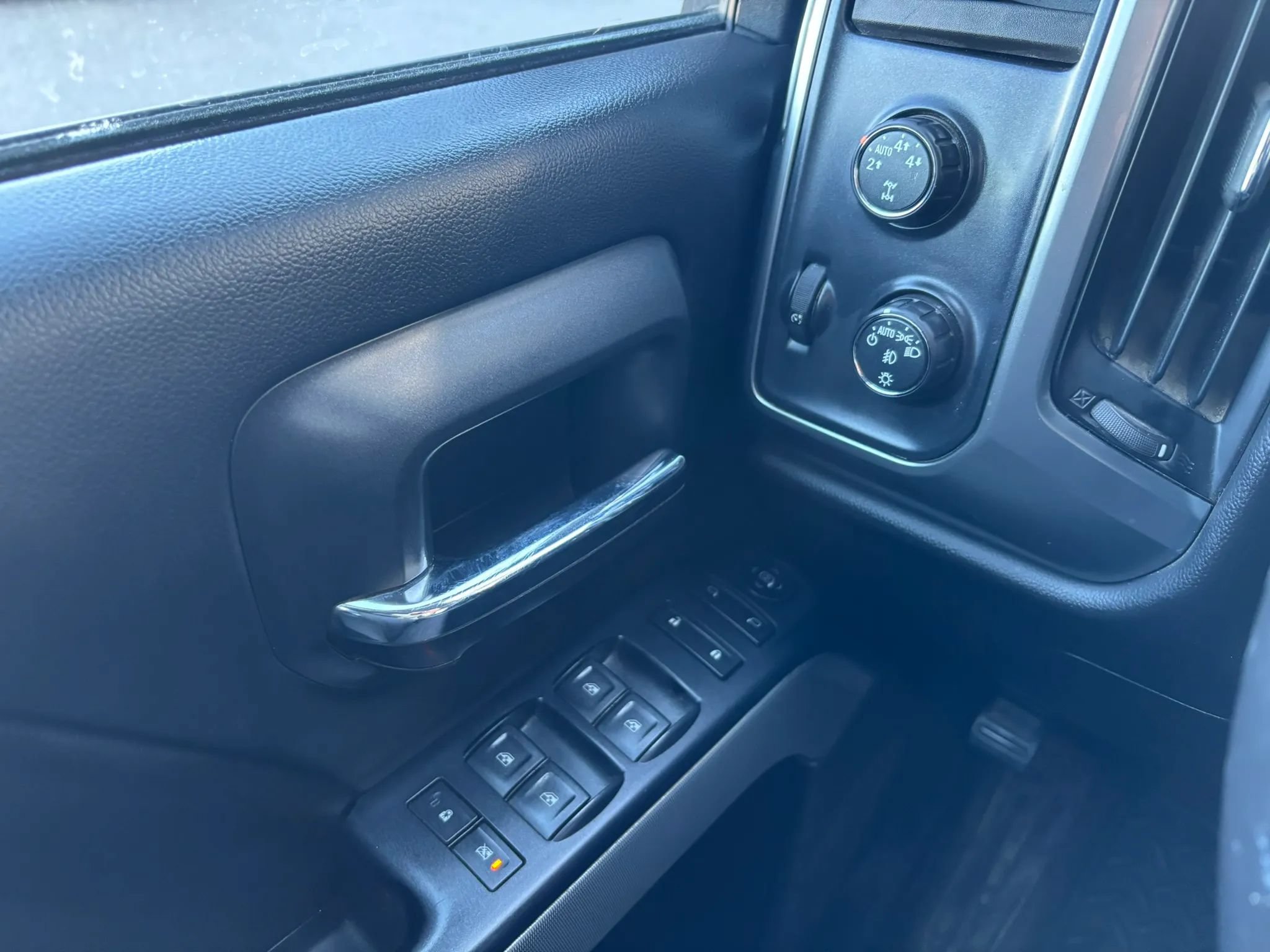 Used 2015 Chevrolet Silverado 1500 LT AWD/4WD image 15