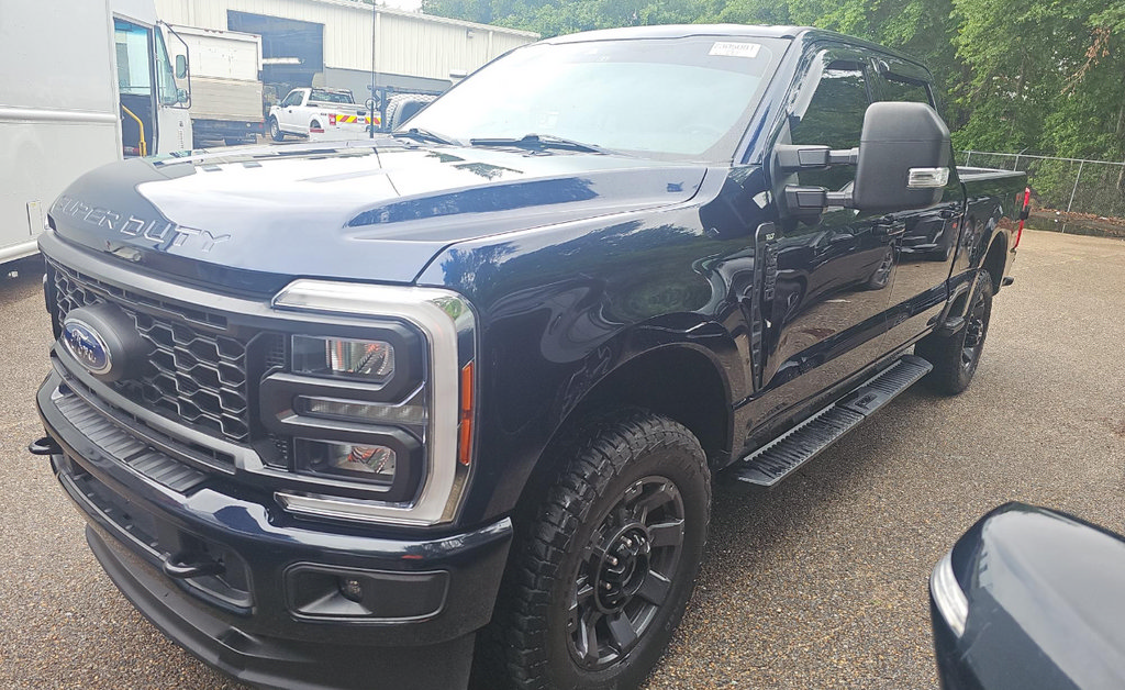 Used 2023 Ford F250 XLT w/ XLT Premium Package AWD/4WD image 3