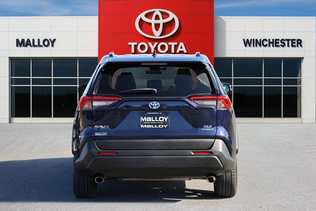Used 2021 Toyota RAV4 XLE Premium image 3