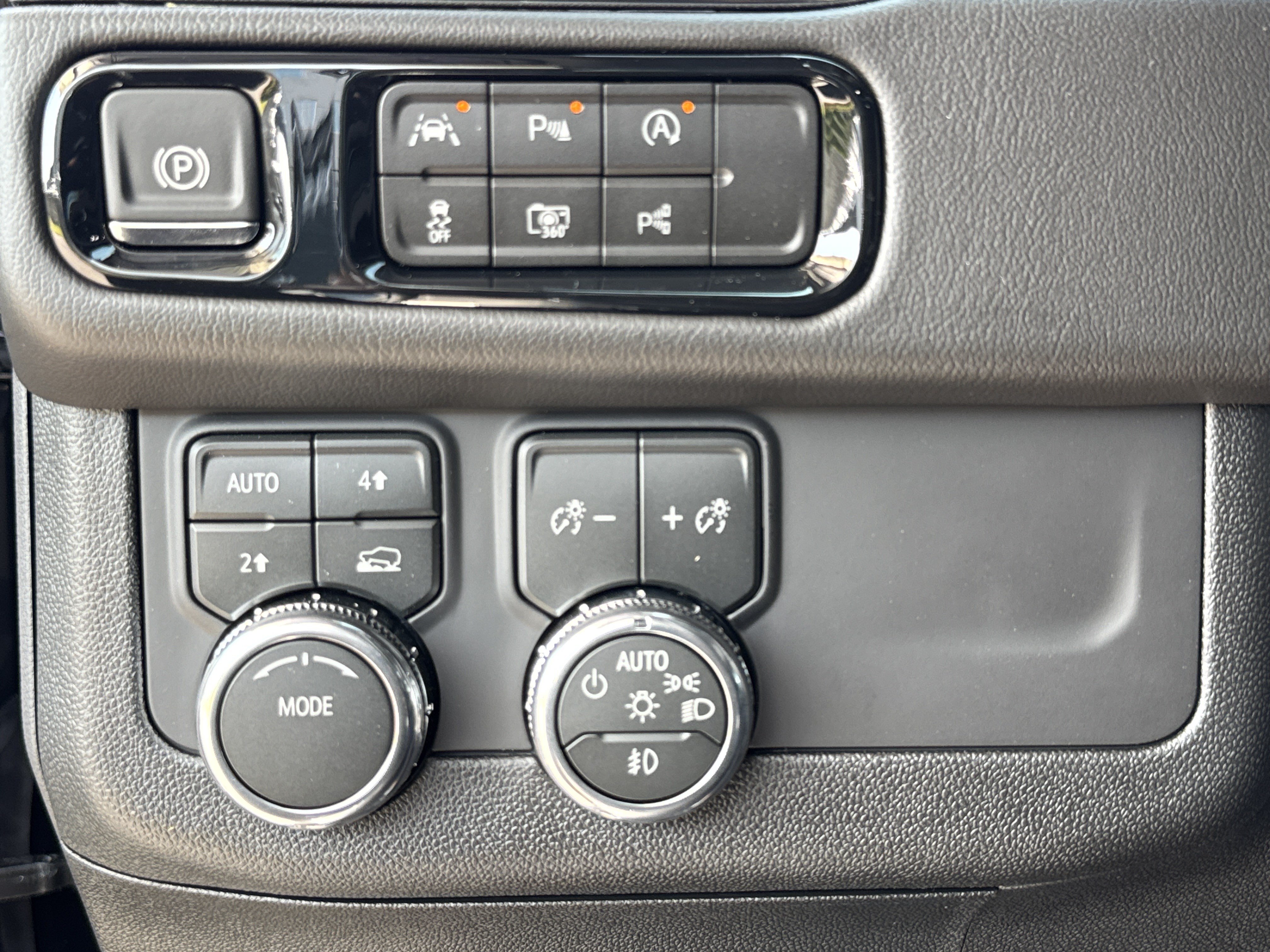 New 2026 GMC Yukon XL Denali w/ Sun & Power Step Package AWD/4WD image 19