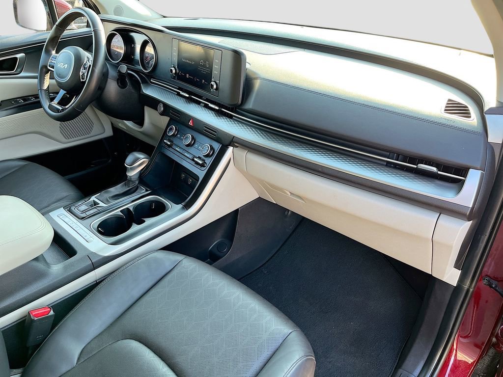 Certified 2024 Kia Carnival LX image 27