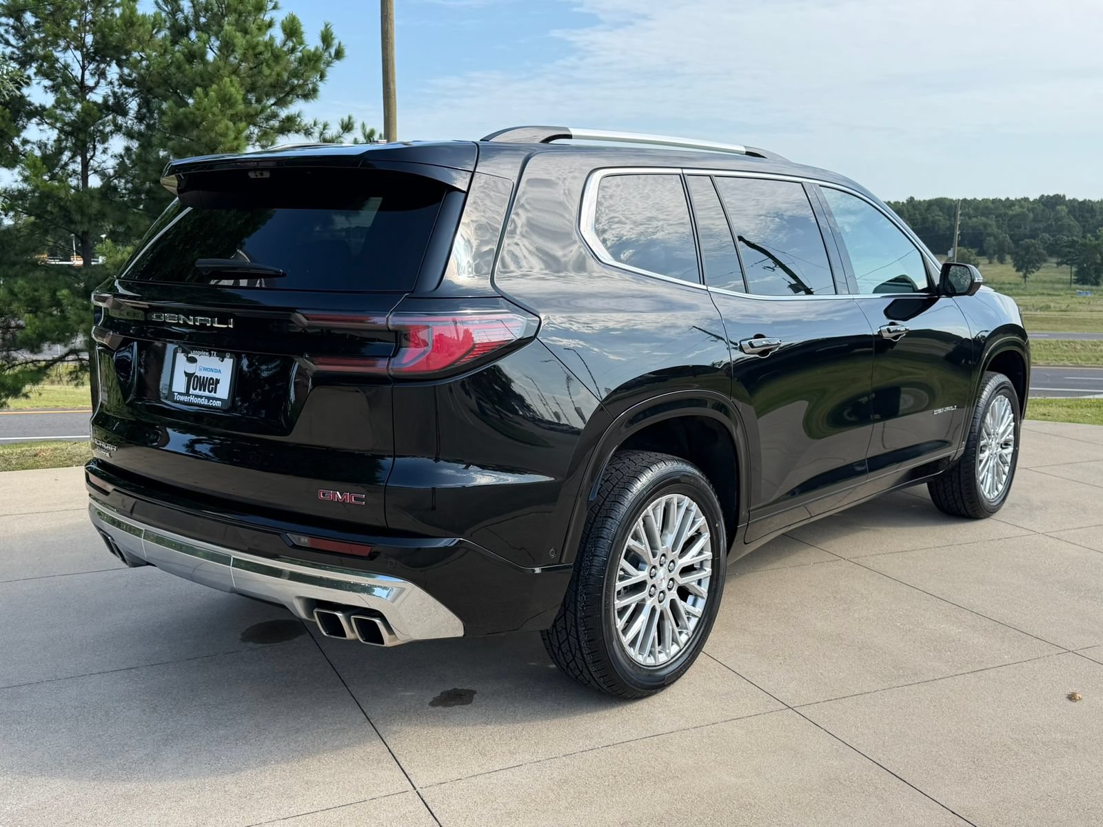 Used 2024 GMC Acadia Denali w/ Super Cruise Package FWD image 6