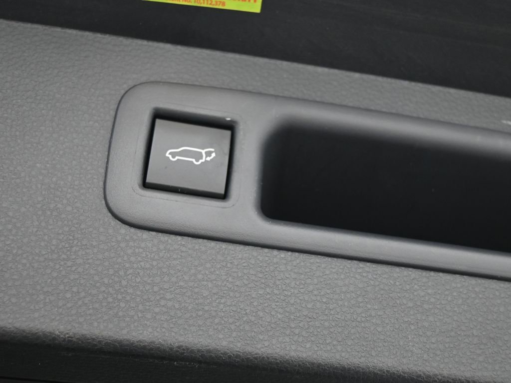 Used 2023 Toyota Highlander LE image 42