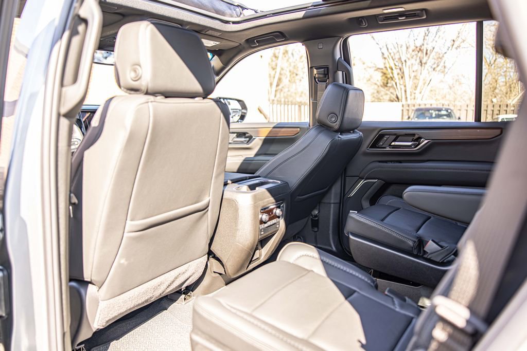 Used 2026 GMC Yukon Denali w/ Sun & Power Step Package image 32