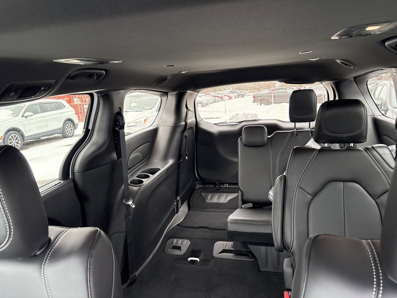 New 2026 Chrysler Pacifica Select image 20