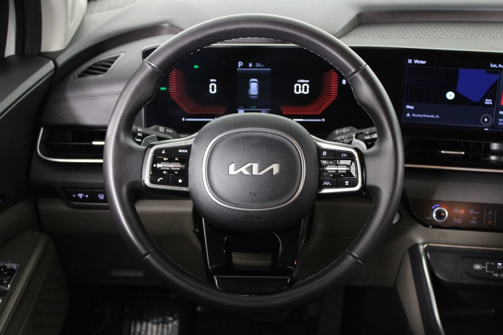 Used 2025 Kia Carnival EX FWD image 22
