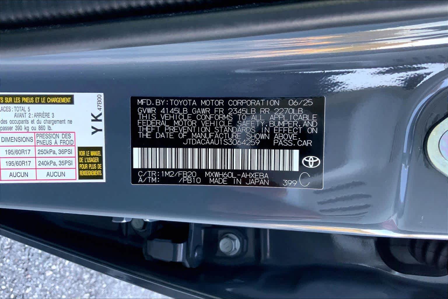 Used 2025 Toyota Prius LE FWD image 31