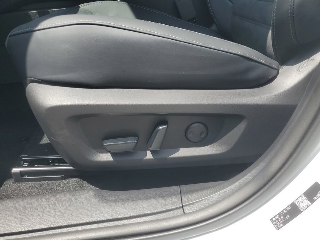 New 2026 Mitsubishi Outlander LE AWD/4WD image 11